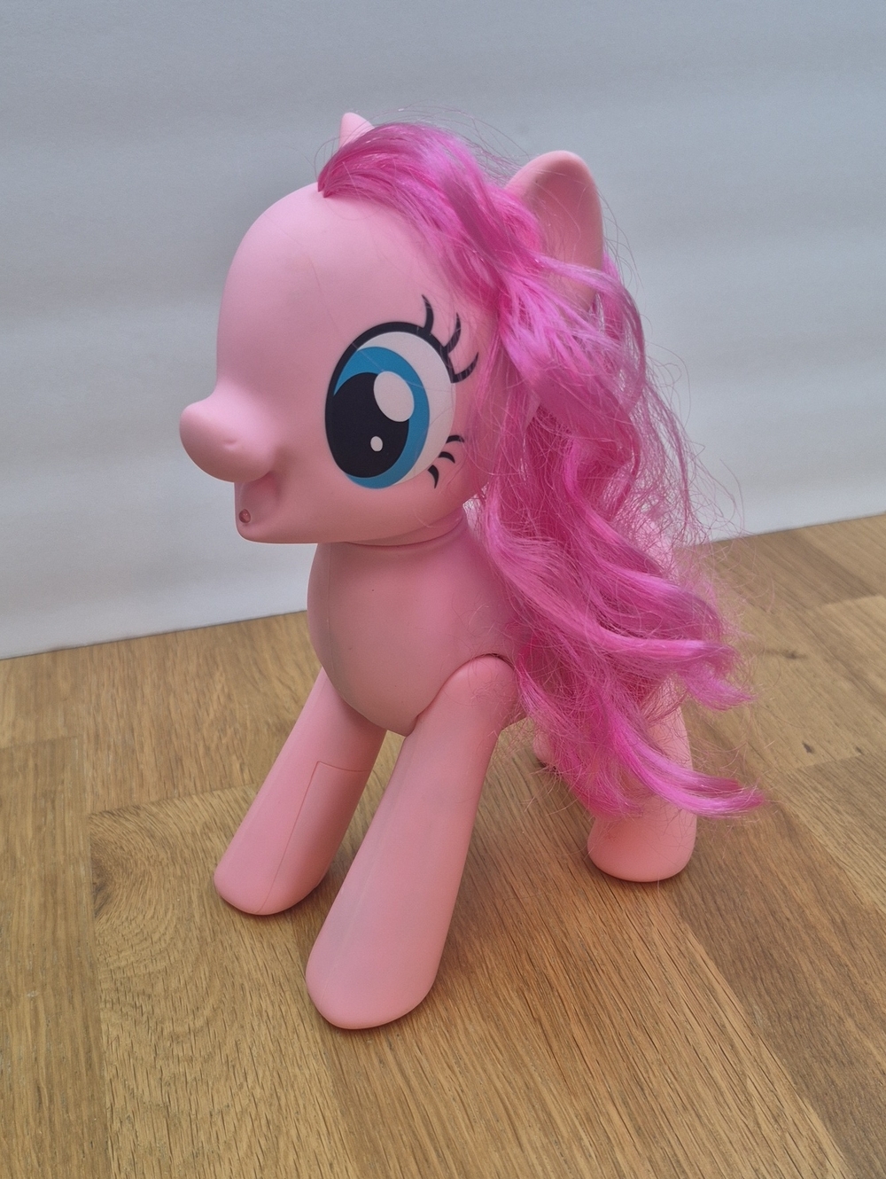 Hasbro Wiggles and Giggles Pinkie Pie